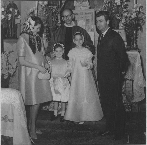 Marta e Umberto nel 1963 alla prima Comunione della figlia Paola.
